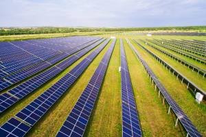 Indias Solar Capacity Surges but Power Output Struggles to Keep Pace